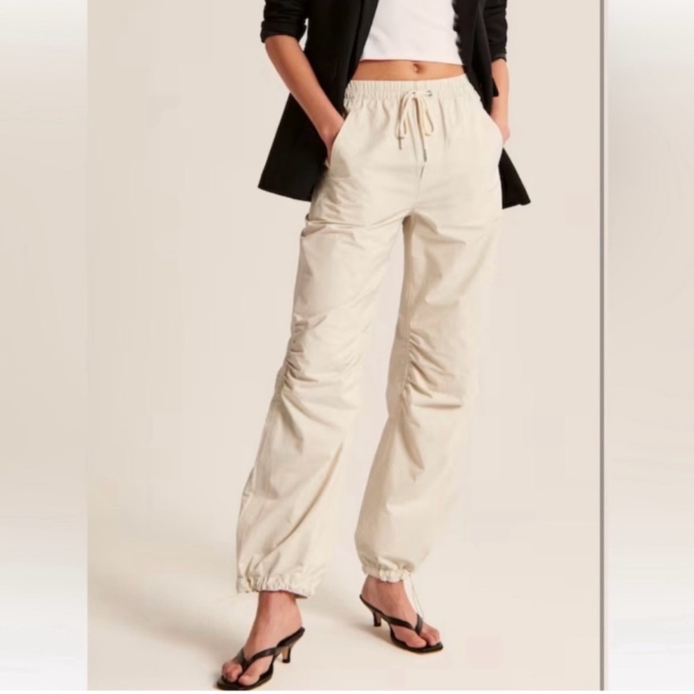 NWT Abercrombie & Fitch parachute pants Beige baggy fit drawstring waist XS